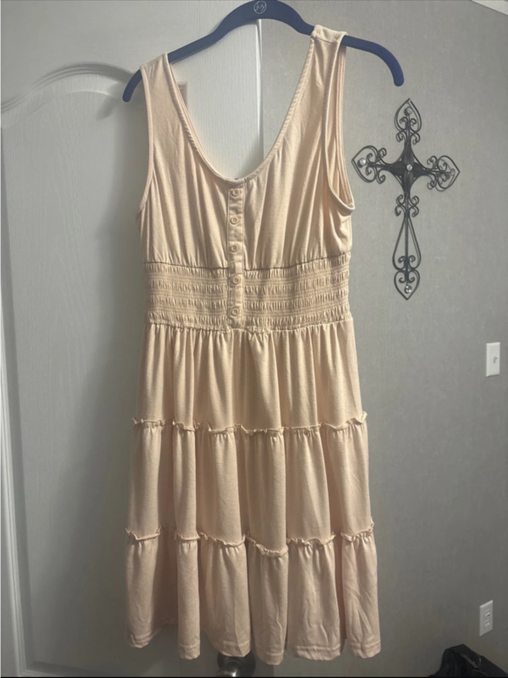 Sleeveless Tiered Button-Front Dress in Light beige/cream